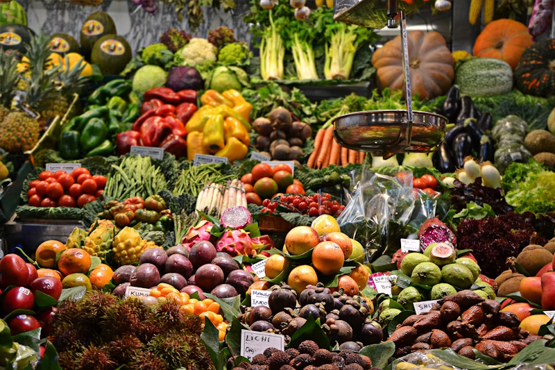 Varietà di frutta e verdura fresca di WorldFruitSRL